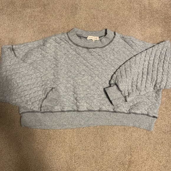 Tops - Super cute Gilded Intent crop sweatshirt, size large